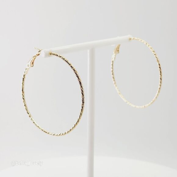 Large Textured Lightweight Gold Toned Hoop Earrings - Picture 3 of 4